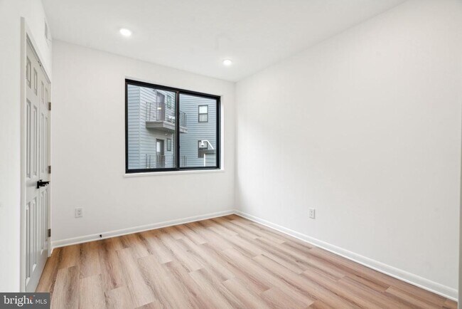 Building Photo - 2039 N Front St