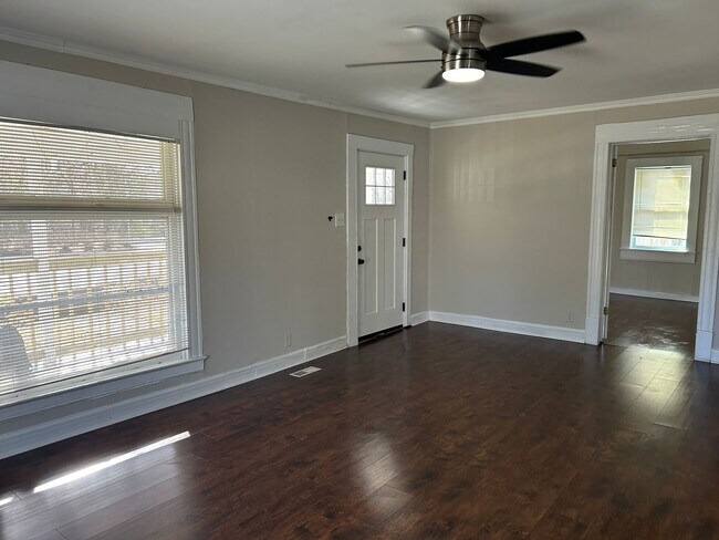 Building Photo - 2 Bedroom Home Near Plaza Midwood!