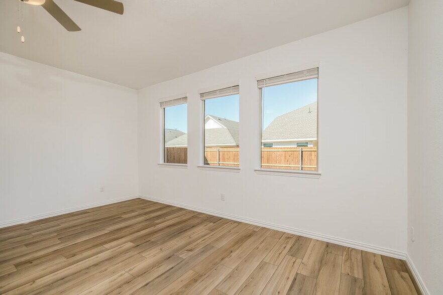 Building Photo - 1100 Daffodil St