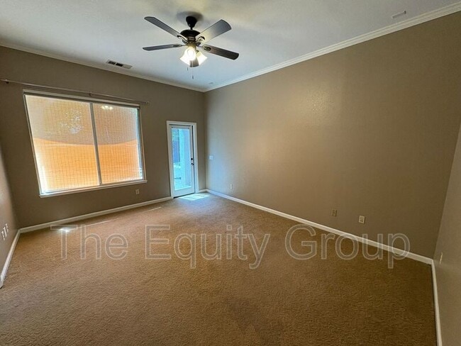 Building Photo - 2511 S Peppertree St