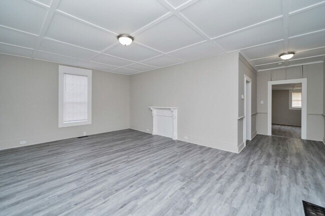 Building Photo - 233 Alder Ave