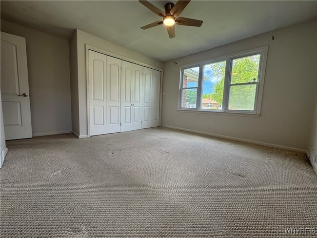 Building Photo - 165 Carmen Rd