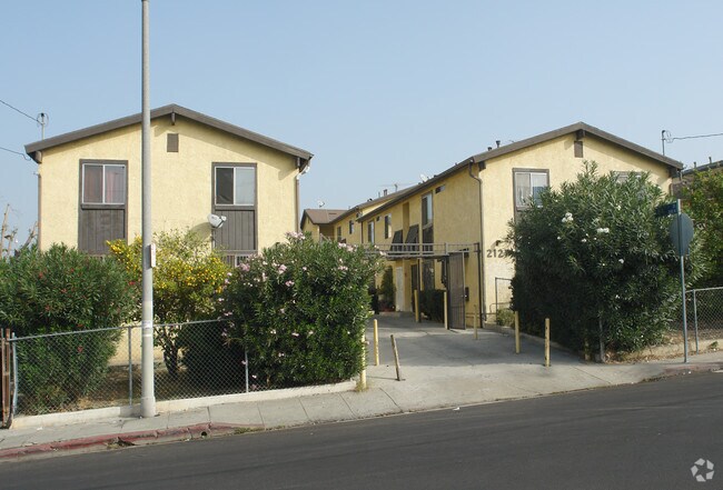 Building Photo - 2127-2131 W Court St