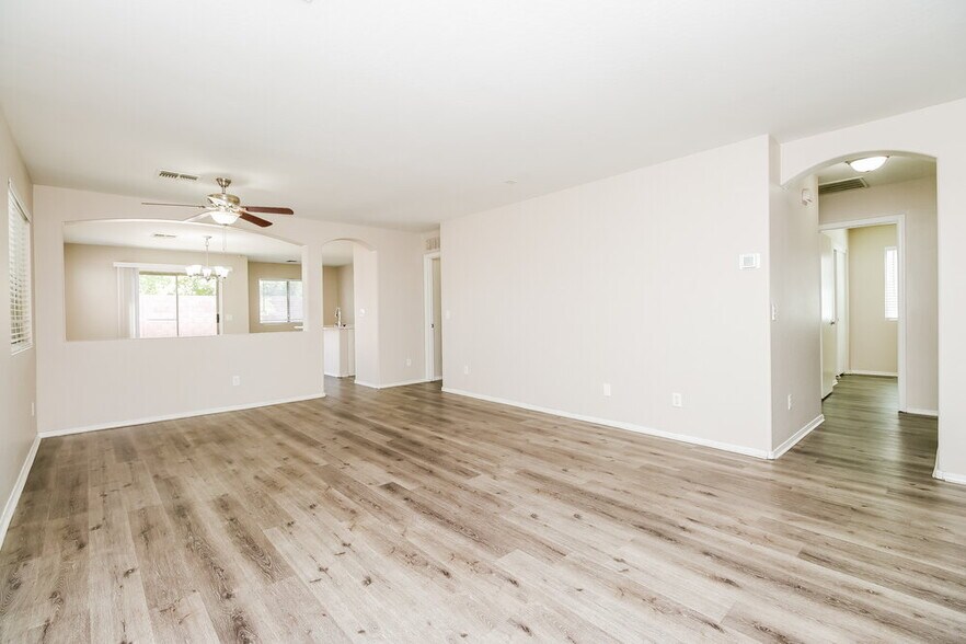 Building Photo - 5713 S 34th Ave