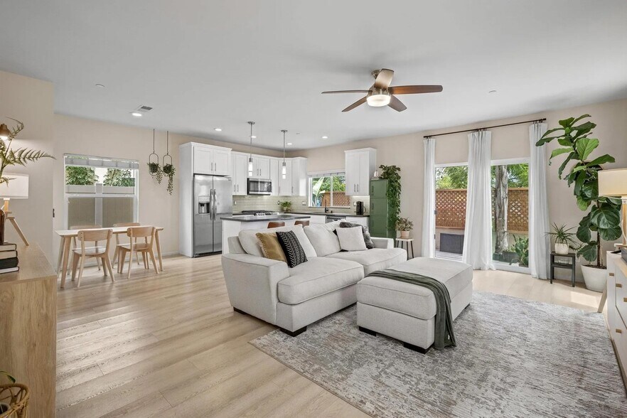 Living room - 1289 Donax Ave