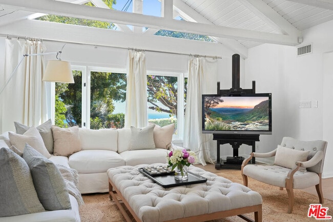 Building Photo - 29225 Cliffside Dr