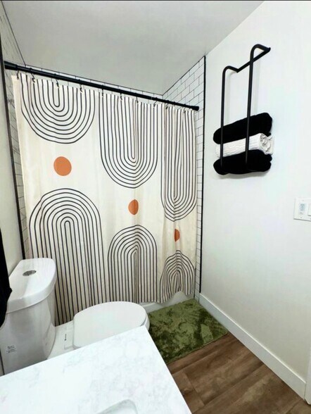 Building Photo - 1472 Iris Ave