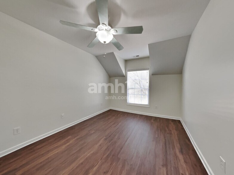 Building Photo - 111 Meandering Way Ln