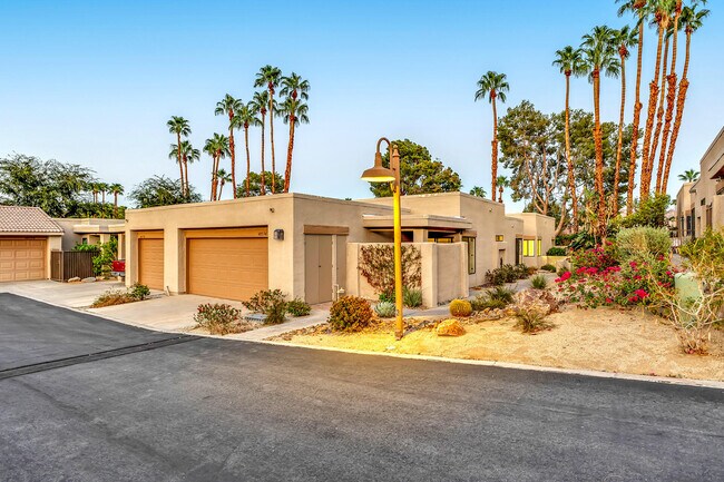 Building Photo - 48594 Oakwood Way