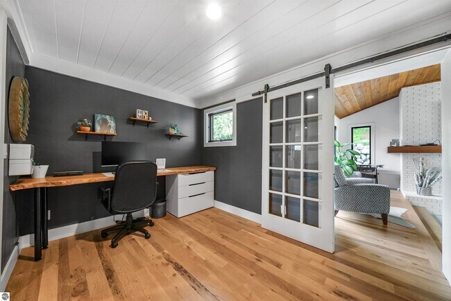 Building Photo - 7320 Peninsula Dr