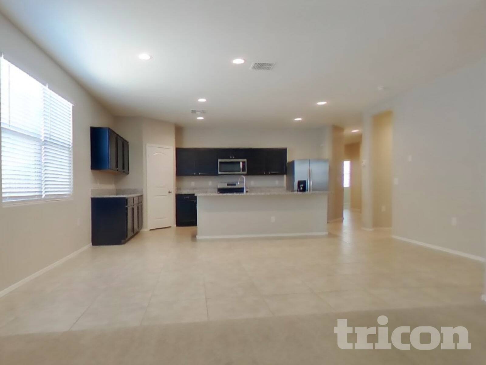 Building Photo - 31026 W Earll Dr