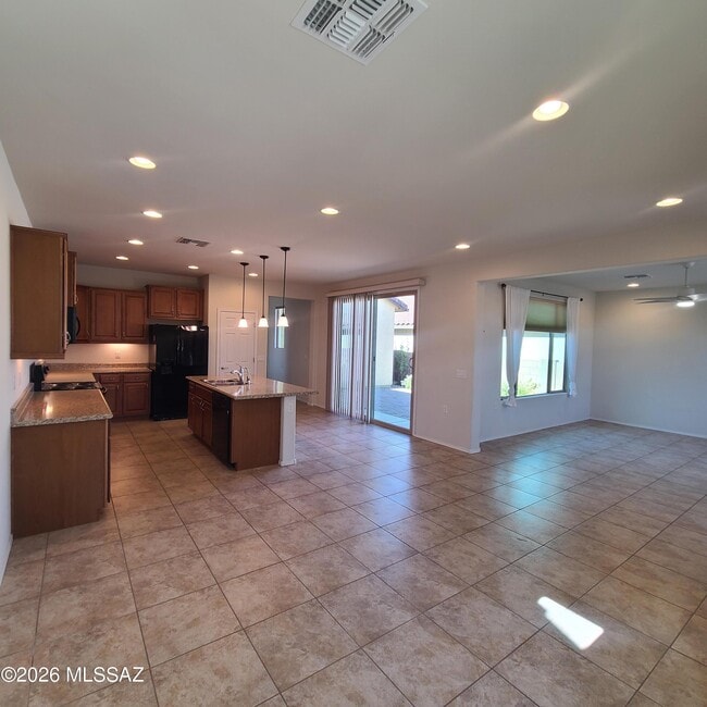 Building Photo - 14037 E Cariole St