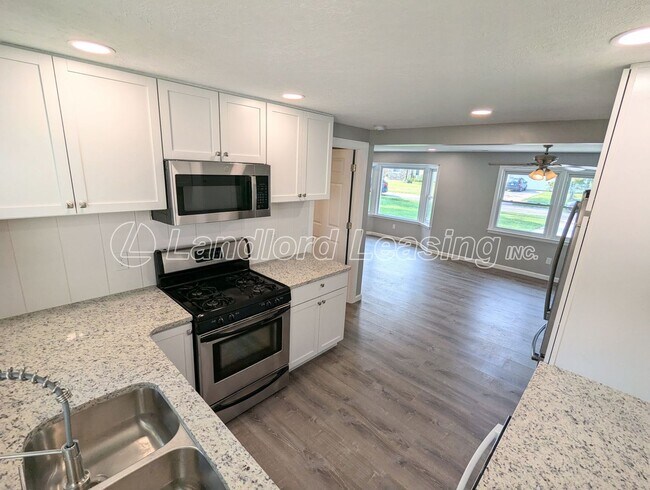 Building Photo - Updated Ranch Home in Sheffield Lake