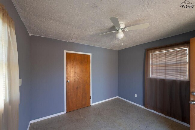 Building Photo - 4448 Cunningham Dr