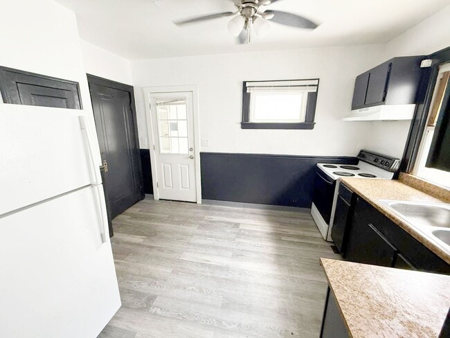 Building Photo - 4 BED 1 BATH BEAUTIFUL SINGLE FAMILY HOME ...