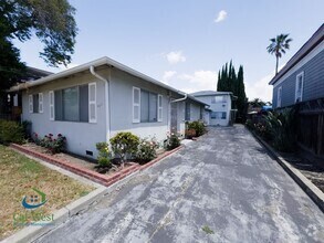 Building Photo - $2495 - Cozy 2/1 in the heart of Downtown ...