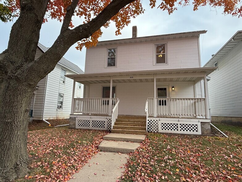 Building Photo - 215 E Bloomington St