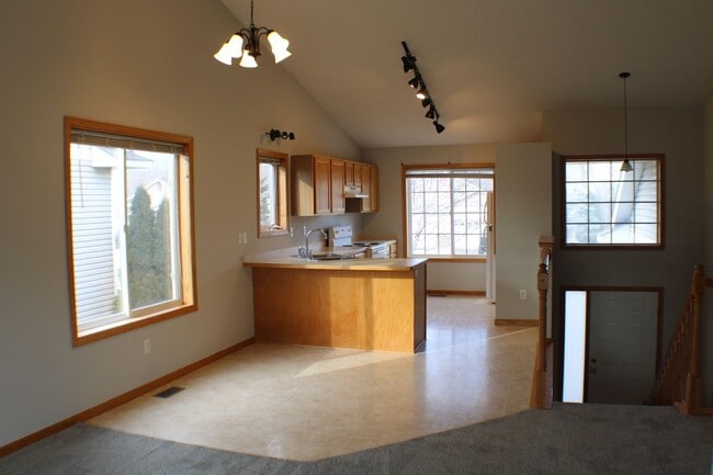 Building Photo - Adorable 2 Bed 2 Bath Duplex