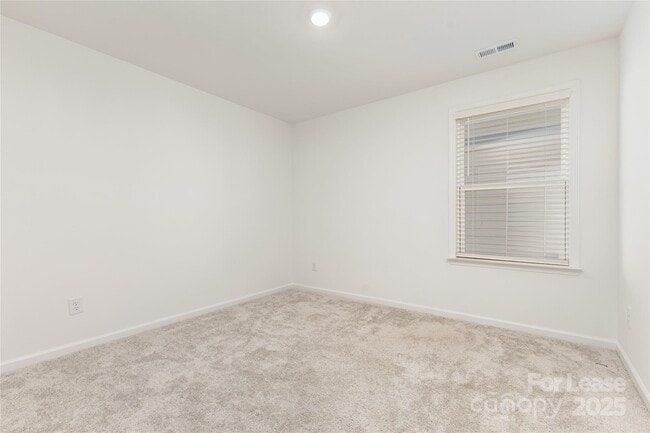 Building Photo - 14040 Lake Home Ln