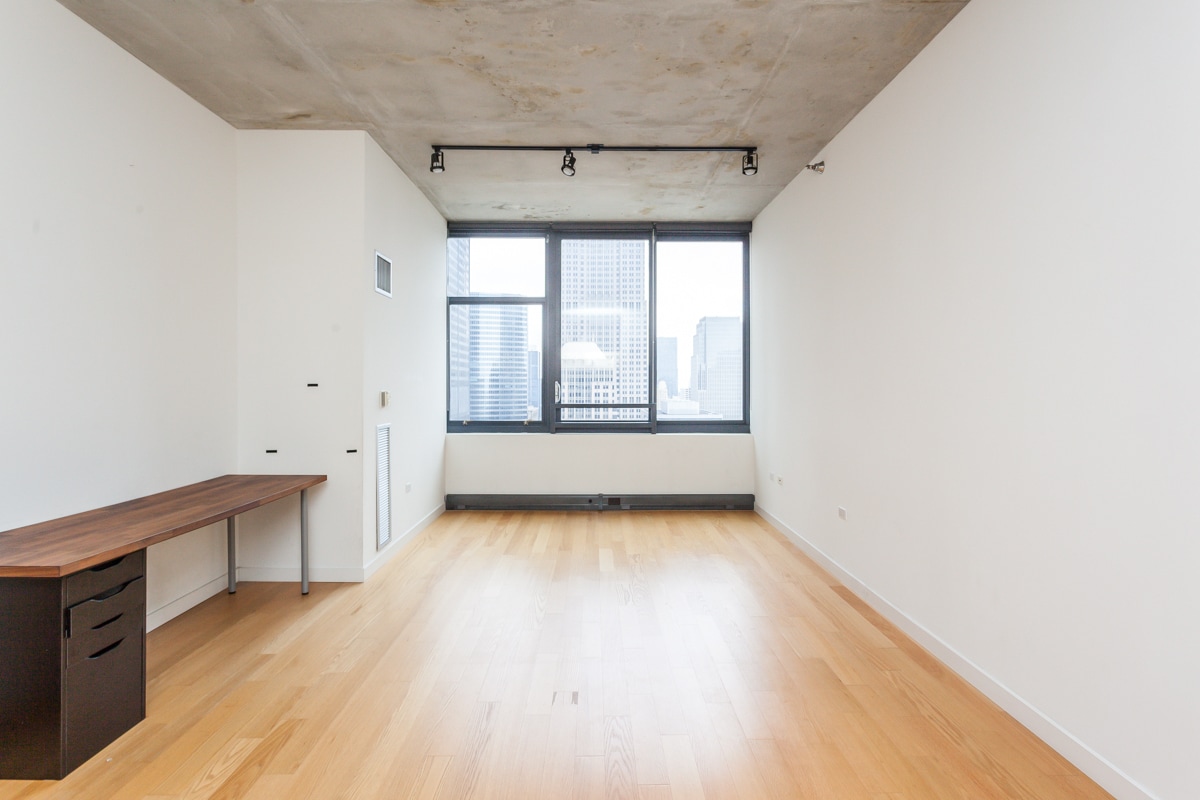 Building Photo - 235 W Van Buren St