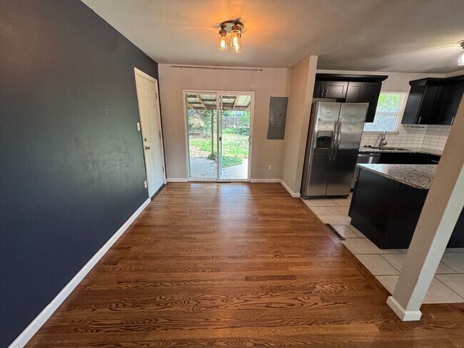 Building Photo - Stylish Tri-Level with Bonus Living Space ...