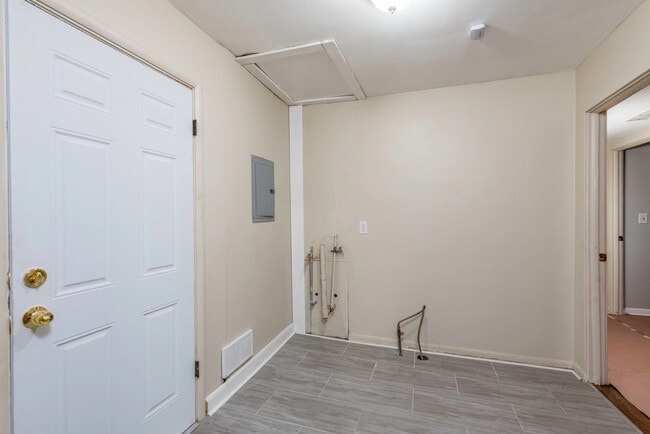 Building Photo - 922 Landon Ave