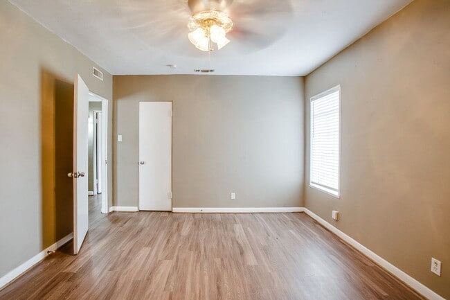 Building Photo - Pre Leasing for fall 2026! 3/2 in Tech Terrace!