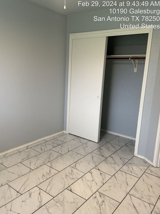 Building Photo - Comfort and Convenience Awaits YOU!