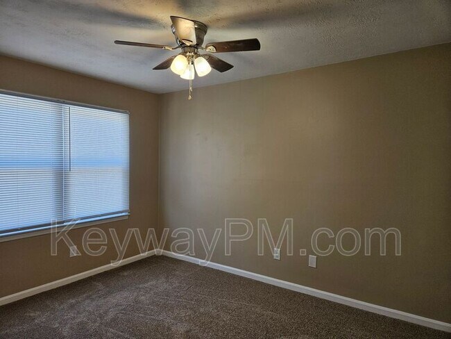 Building Photo - 2326 Greengate Dr