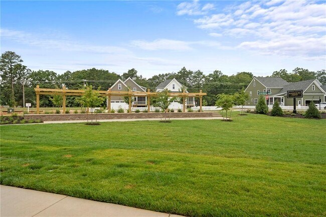 Building Photo - 13808 Village View Dr