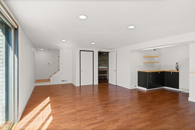 Building Photo - 3 Bedroom 3 Bath House