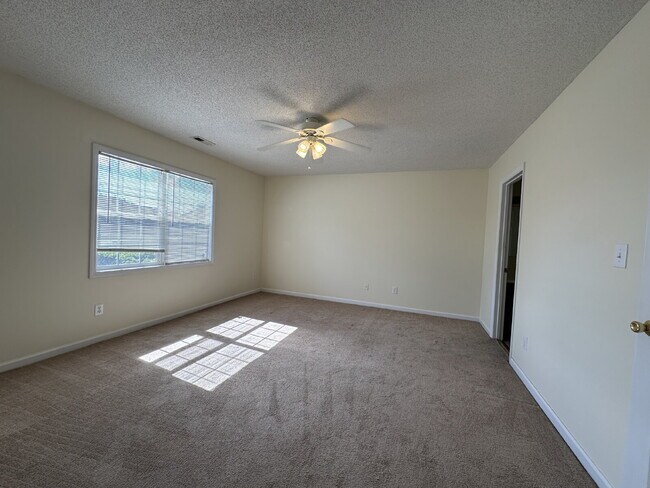 Building Photo - 125 Glenwood Dr