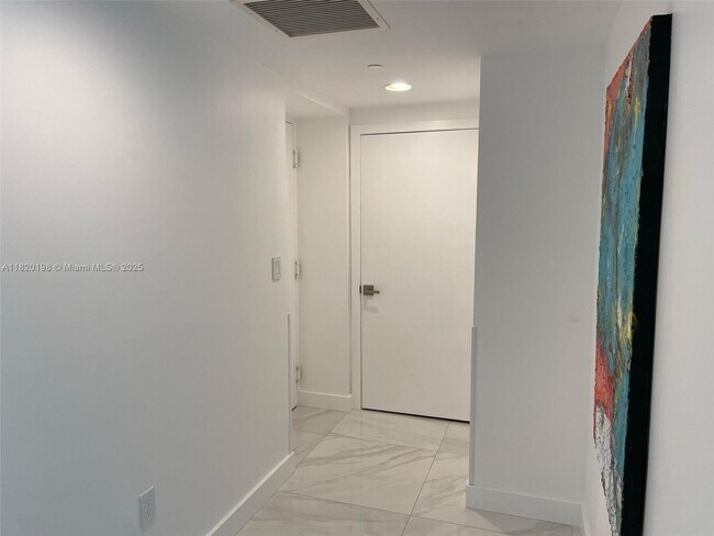 Building Photo - 500 Brickell Ave