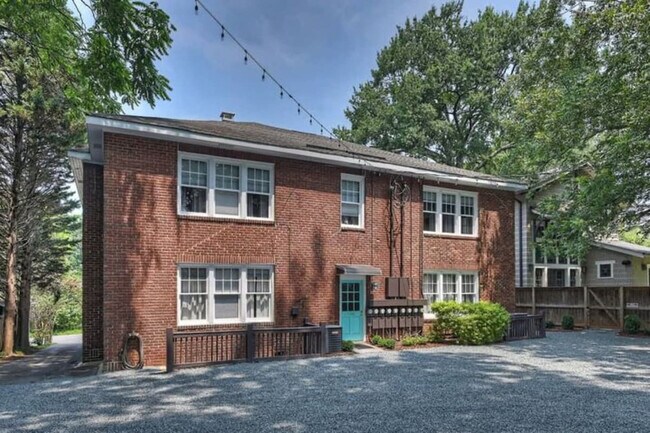 Building Photo - 518 Lamar Ave