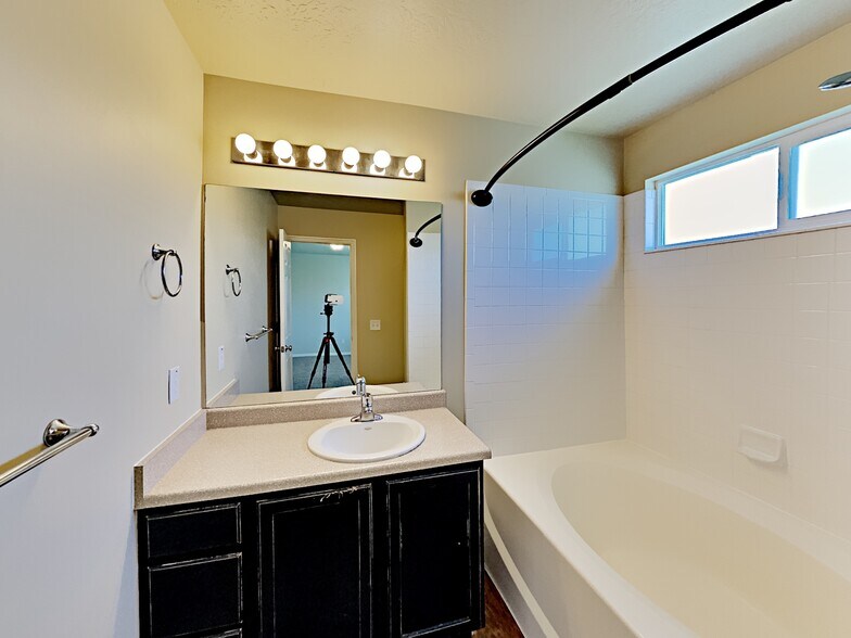 Building Photo - 163 Crystal Bay Dr