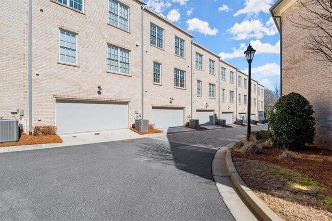 Building Photo - 160 Clover Ct
