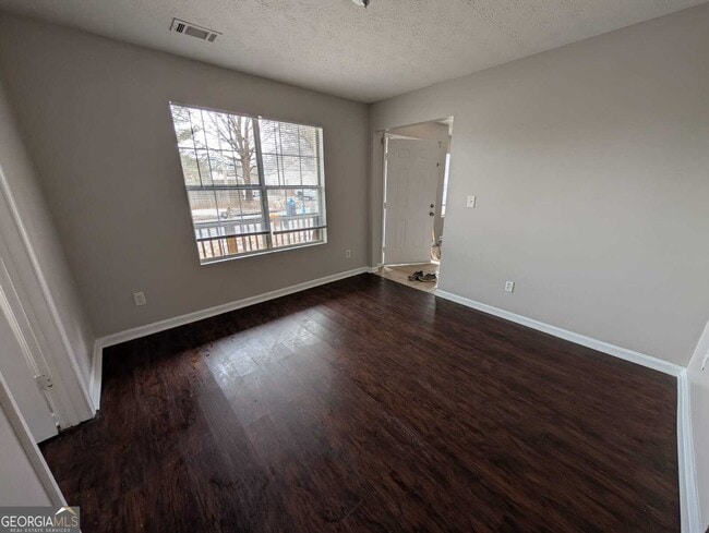 Building Photo - 614 Waynes Ct SE