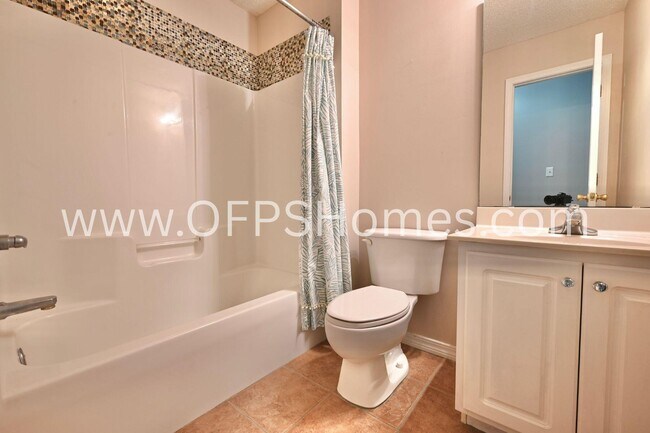 Building Photo - 933 Scenic Oak Ln