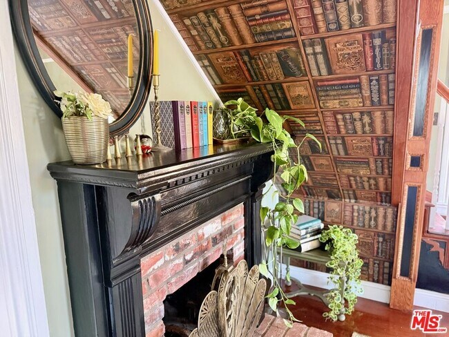 Building Photo - 370 Main St