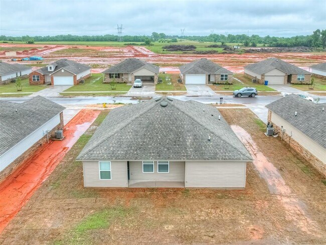 Building Photo - 1009 S Colt Ln
