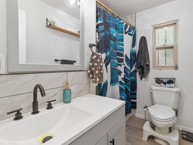 Building Photo - Unfurnished | 2 Bed / 1 Bath | NE Albuquer...