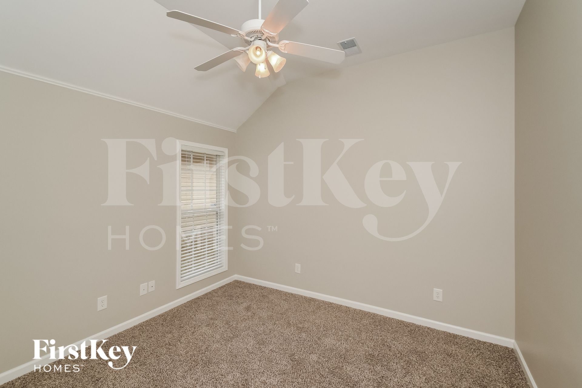 Building Photo - 316 Village Dr