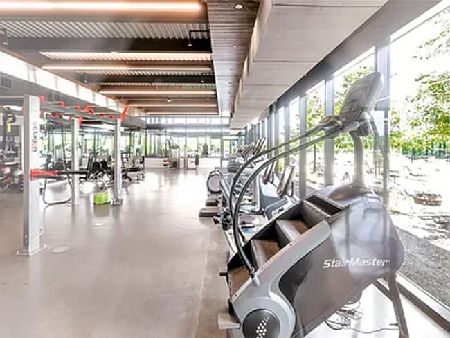 Building Photo - Elegant 4 BR 3.5 BA and 1 Office/Bedroom Convertible Home with Modern Amenities