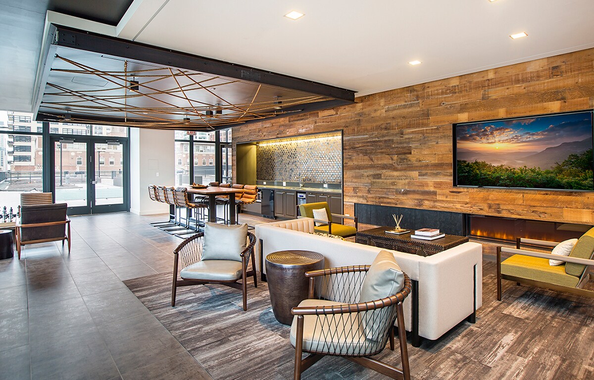 Co working space - 702 N Wells St