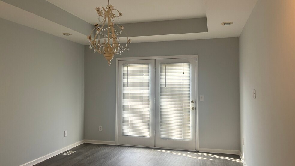 Building Photo - 12 Willow Tree Ct