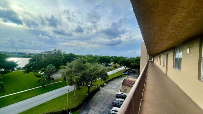 Building Photo - 4570 NW 18th Ave