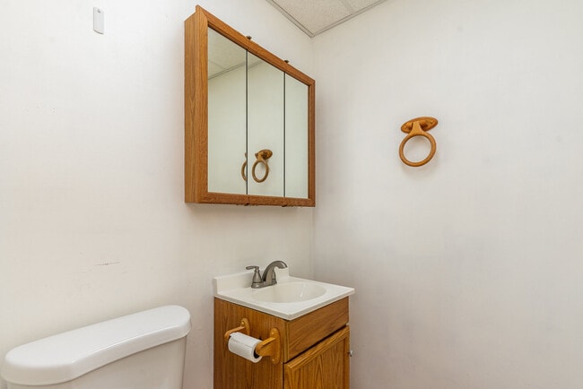 Building Photo - 211 Lorien Ct