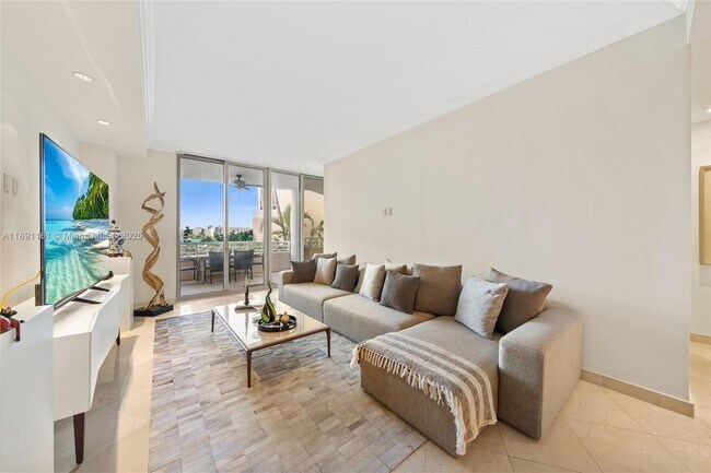 Building Photo - 848 Brickell Key Dr