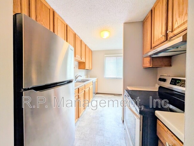Building Photo - 170 Wentworth Ave W