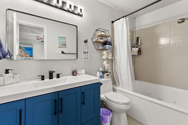 Building Photo - 5400 Alexis Cove